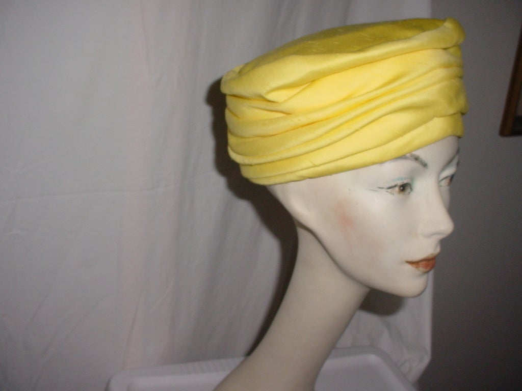 Women's Schiaparelli 1960s hat For Sale