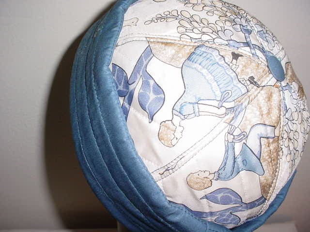 Hermes vintage silk twill scarf print hat For Sale 1