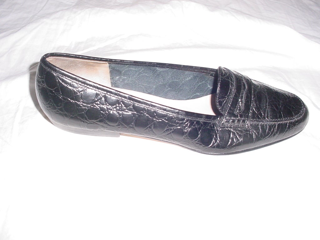 Ferragamo black crocodile embossed leather shoes. Size 7 aaa.