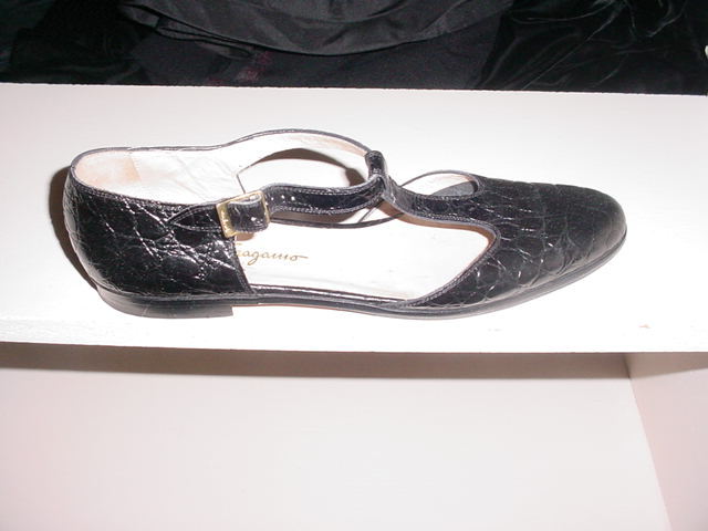 Salvatore Ferragamo beautiful crocodile embossed leather shoes.  Size 9.5 AA.   10.5 inches long. Ball of 3 inches.