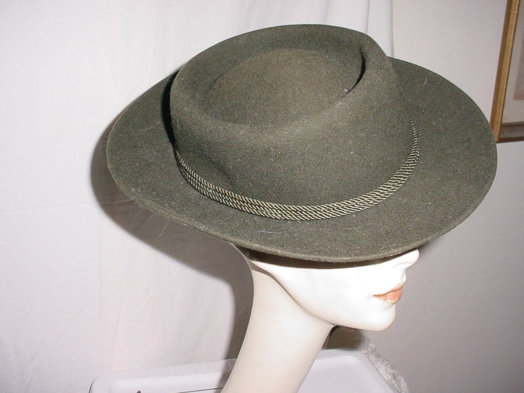 Vintage ladies felt Tyrolian hat. Excellent condition