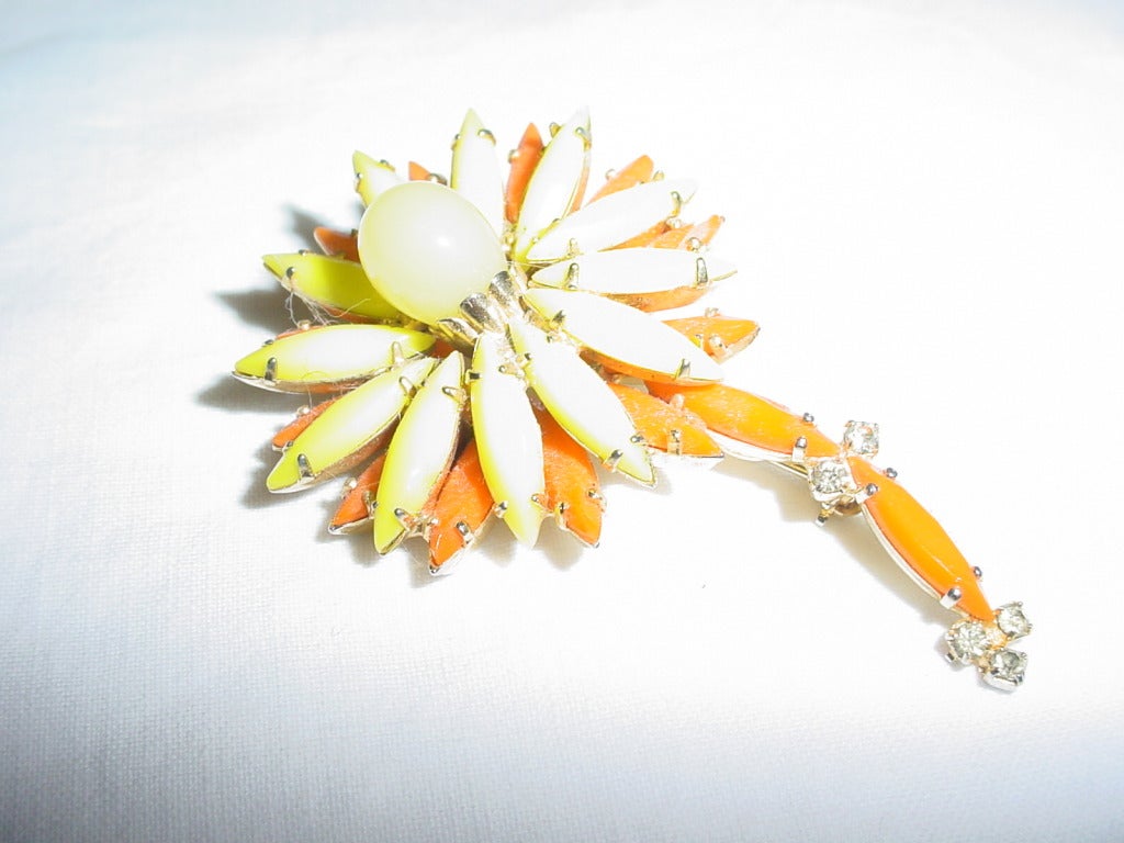 Vintage Weiss flower brooch