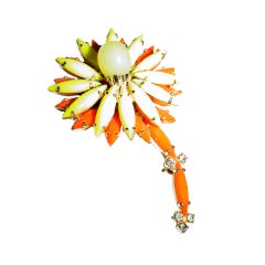Retro Weiss flower brooch