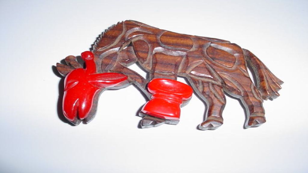 Vintage 1930s large celluloid and wood giraffe brooch