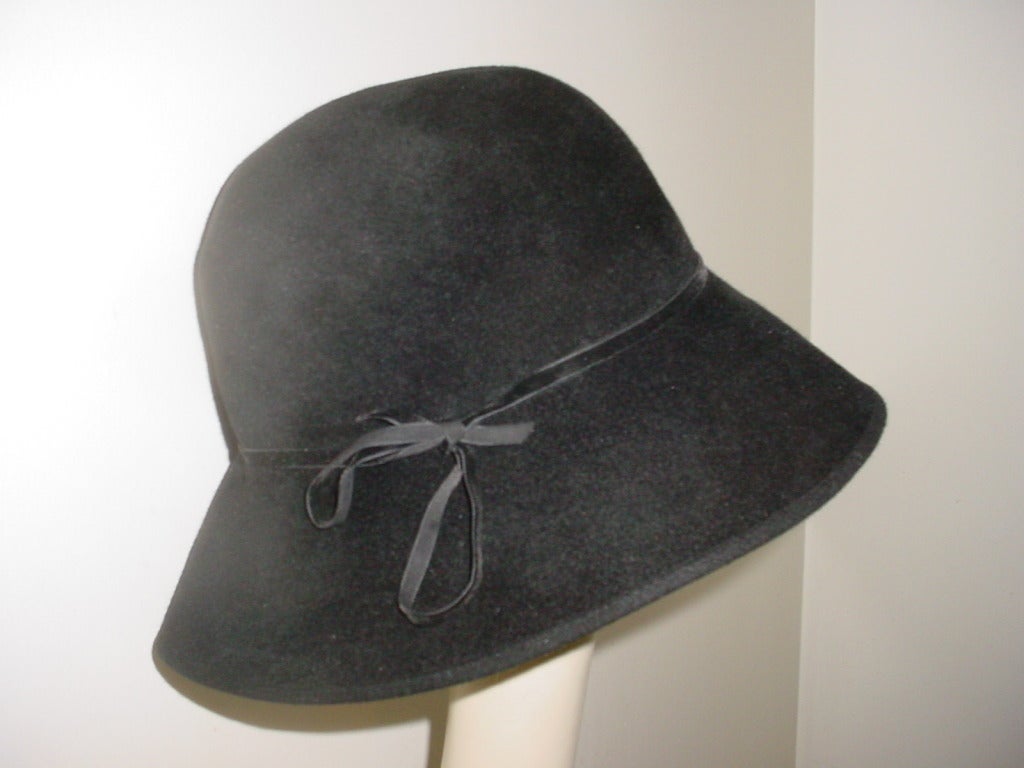 Helen Kaminski Australia black hat. The softest, most beautiful felt. Head circumference 23 inches.