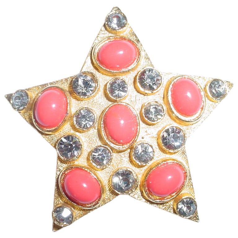 Vintage star brooch with faux coral For Sale