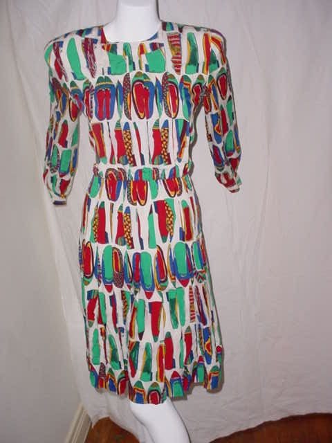 Vintage 80s shoe print dress by Helga. Excellent condition. Whimsical flats print. Center back zipper. size 6. 36 inch bust, 24 to 26 inch waist, 36 inch hips, 41 inches long.