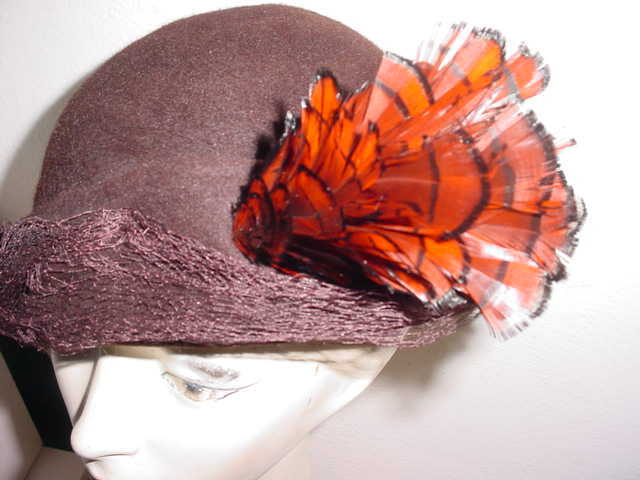 Women's 1930s brown felt hat with pheasant feathers For Sale