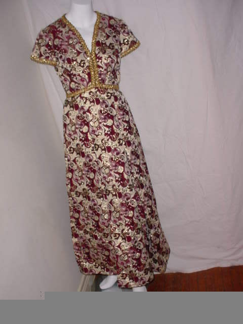 Vintage late 60s long dress by Harmay New York. Metallic brocade Persian Nights Haute Hippie style in burgundy and gold with gold sequin trim. Excellent condition. Back zipper. Size small. With Harmay label.

Bust 32 inches
Waist 26