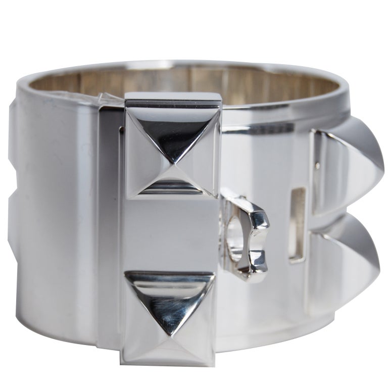 Createurs de Luxe is excited to offer you this brand new dazzling Hermes CDC!

Hermes Collier De Chien Solid Sterling Silver Bracelet

This CDC is in a Standard size which is equivalent to a Small. The bracelet measures 16.5cm / 6.5