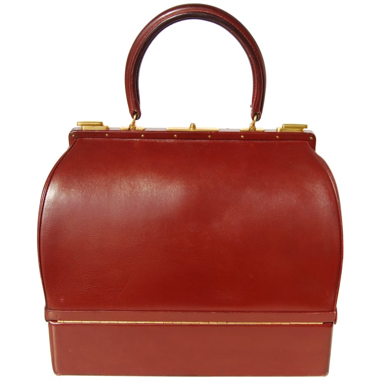 Createurs de Luxe is excited to bring you this Vintage Hermes Mallette Handbag!

Hermes Mallette Rough H Handbag | Brass Hardware 

The bag measures 30cm / 12