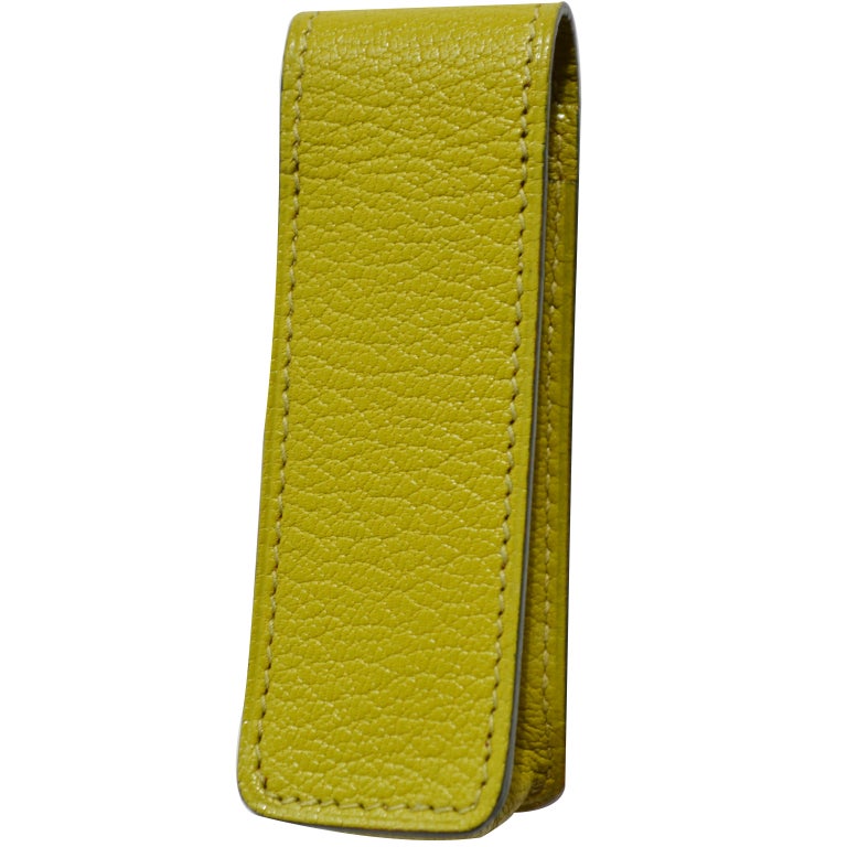 Createurs de Luxe is excited to offer you this brand new Hermes gum case!

Hermes Vert Anis Chevre Leather Gum Case 

The gum case measures 3cm / 1.25