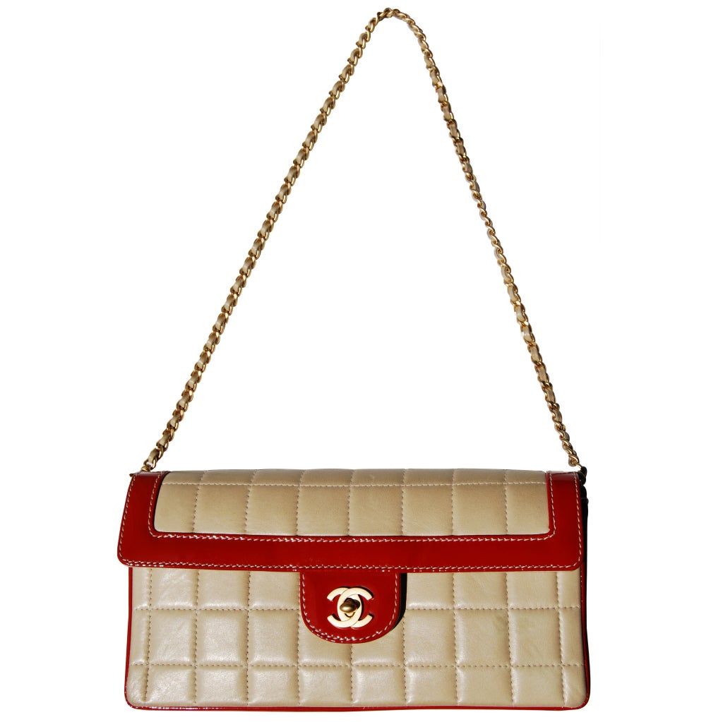 Pre-Owned
Authentic CHANEL Beige Quilted Leather & Red Patent Leather Gold Chain Strap Flap Handbag | Gold Hardware

The bag measures 26cm / 10.25