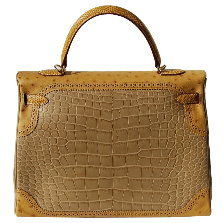 Brand New!

35cm Hermes Matte Poussiere Alligator - Tabac Camel Ostrich - Sesame Lizard Ghillies Kelly Handbag | Permabrass Hardware | Q Stamp

Gorgeous! Amazing! Over the top FAB!!!!

WoW!

**Not for sale in California**

The bag measures