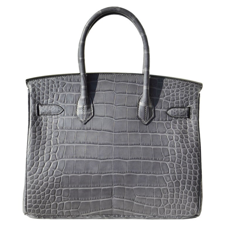 GORGEOUS COLOR!!

30cm Hermes Matte Paris Grey Alligator Birkin Handbag | Palladium Hardware | Q Stamp

The bag measures 30cm / 12