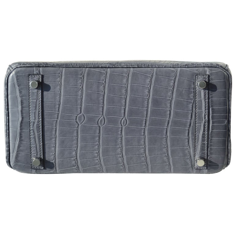35cm Hermès Matte Paris Grey Alligator Birkin Handbag In New Condition In Chicago, IL