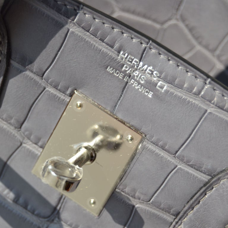 30cm Hermes Matte Paris Grey Alligator Birkin Handbag In New Condition For Sale In Chicago, IL