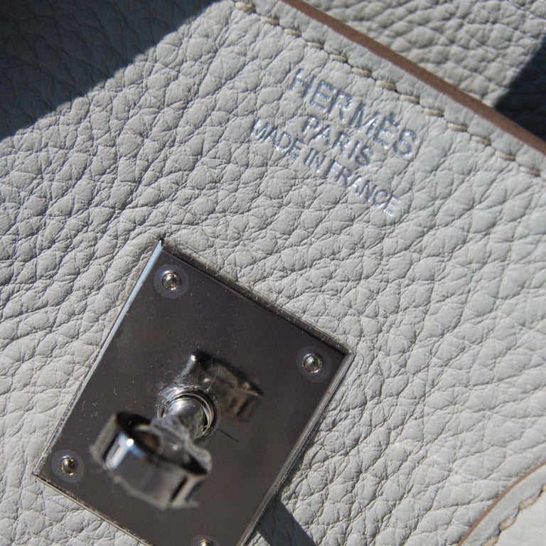 35cm Hermes Gris Perle Taurillon Clemence Leather Birkin Handbag In New Condition For Sale In Chicago, IL