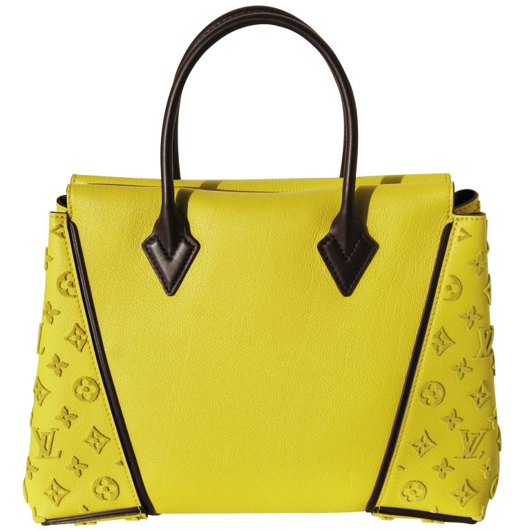 BRAND NEW!

Louis Vuitton Chartreuse Veau Cachemire Leather W PM Tote | Silver Hardware 

The bag measures 35cm / 14