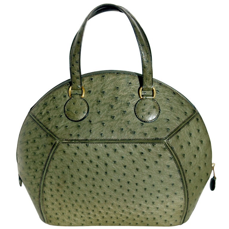 What a Beauty!

Pre-Owned

Hermès Ile De Shiki Vert Olive Ostrich Handbag | Gold Hardware 

The bag measures 27cm / 10.5