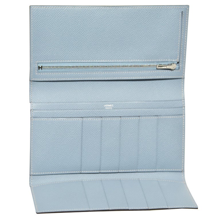 Hermes Soufre and Blue Lin Two Tone Veau Epsom Leather Bearn Wallet In New Condition For Sale In Chicago, IL