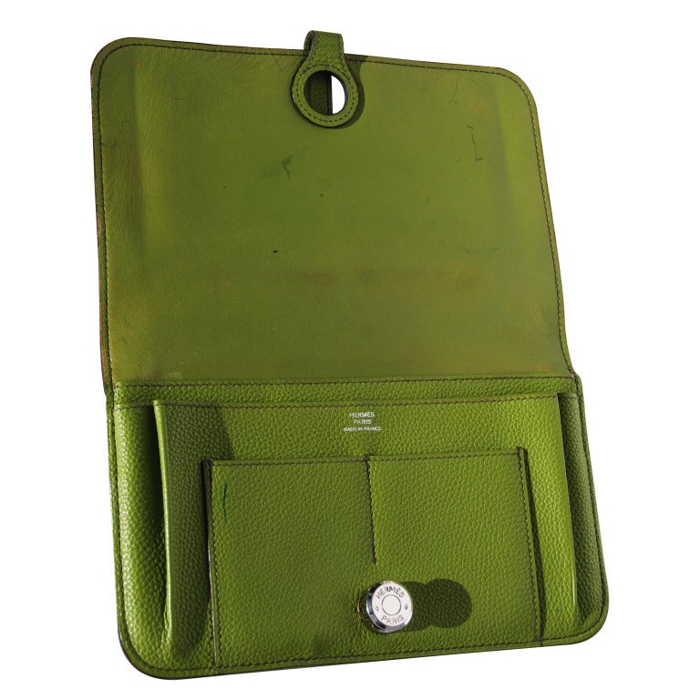 Hermes - Dogon Wallet/Purse in Bamboo Green leather. Open inside view.