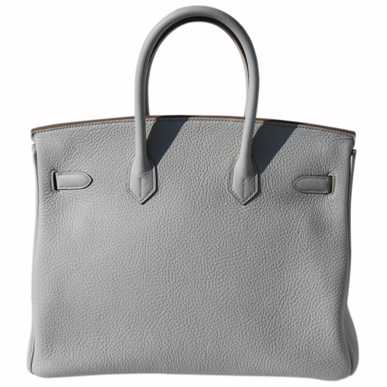 Createurs de Luxe offers this brand new 35cm Hermes Birkin Handbag!

35cm Hermes Gris Perle Taurillon Clemence Leather Birkin Handbag | Palladium Hardware | O Stamp

The bag measures 35cm / 14