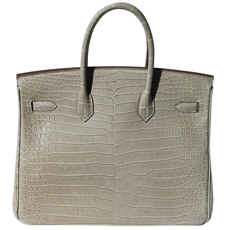 Creatéurs de Luxe offers this brand new Hermès Birkin Handbag!

FABULOUS COLOR!!

DON'T HATE ME BECAUSE I'M BEAUTIFUL!

BRAND NEW

35cm Hermès Matte Pale Greige Porosus Crocodile Birkin Handbag | Gold Hardware | O Stamp

The bag measures