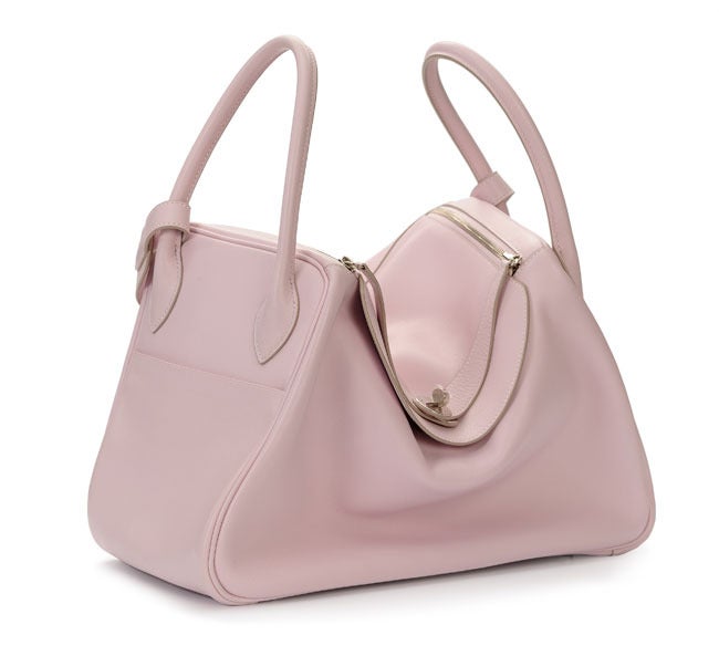 We have this gem on offer in the spectacular super light pink 'rose dragee' made of butter soft swift leather and finished with palladium hardware. Never used. Like new. All plastic seals intact.

The Lindy can be carried in two ways, shoulder or