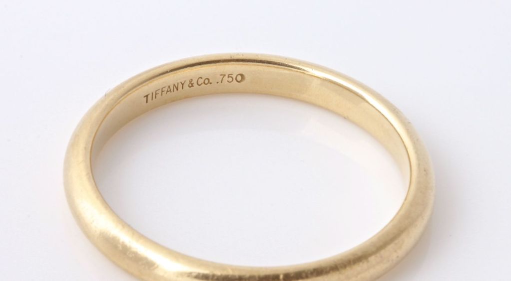 TIFFANY & Co.. Men's Yellow Gold Wedding Band In Excellent Condition For Sale In Los Angeles, CA