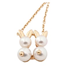 VAN CLEEF & ARPELS Pearl and Yellow Gold Bunny Pendant Necklace