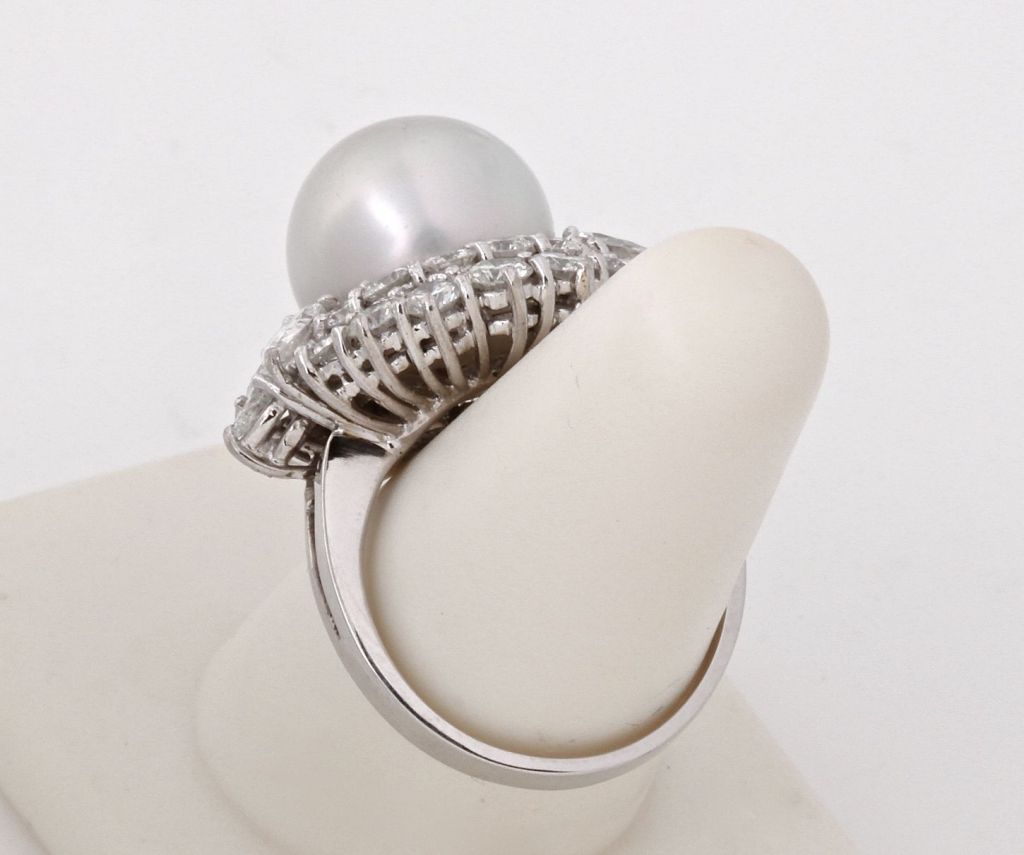 South Sea Pearl White Diamond Platinum Ring In Excellent Condition For Sale In Los Angeles, CA