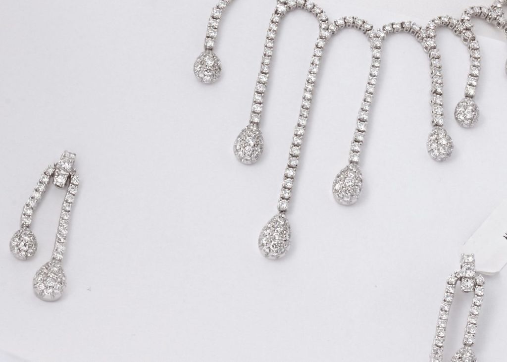 Diamond White Gold Necklace and Earring Set For Sale 7