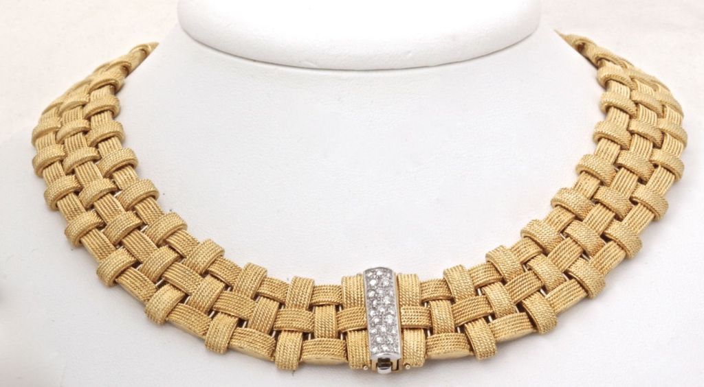 Women's ROBERTO COIN Appassionata Yellow Gold and Diamond Necklace For Sale