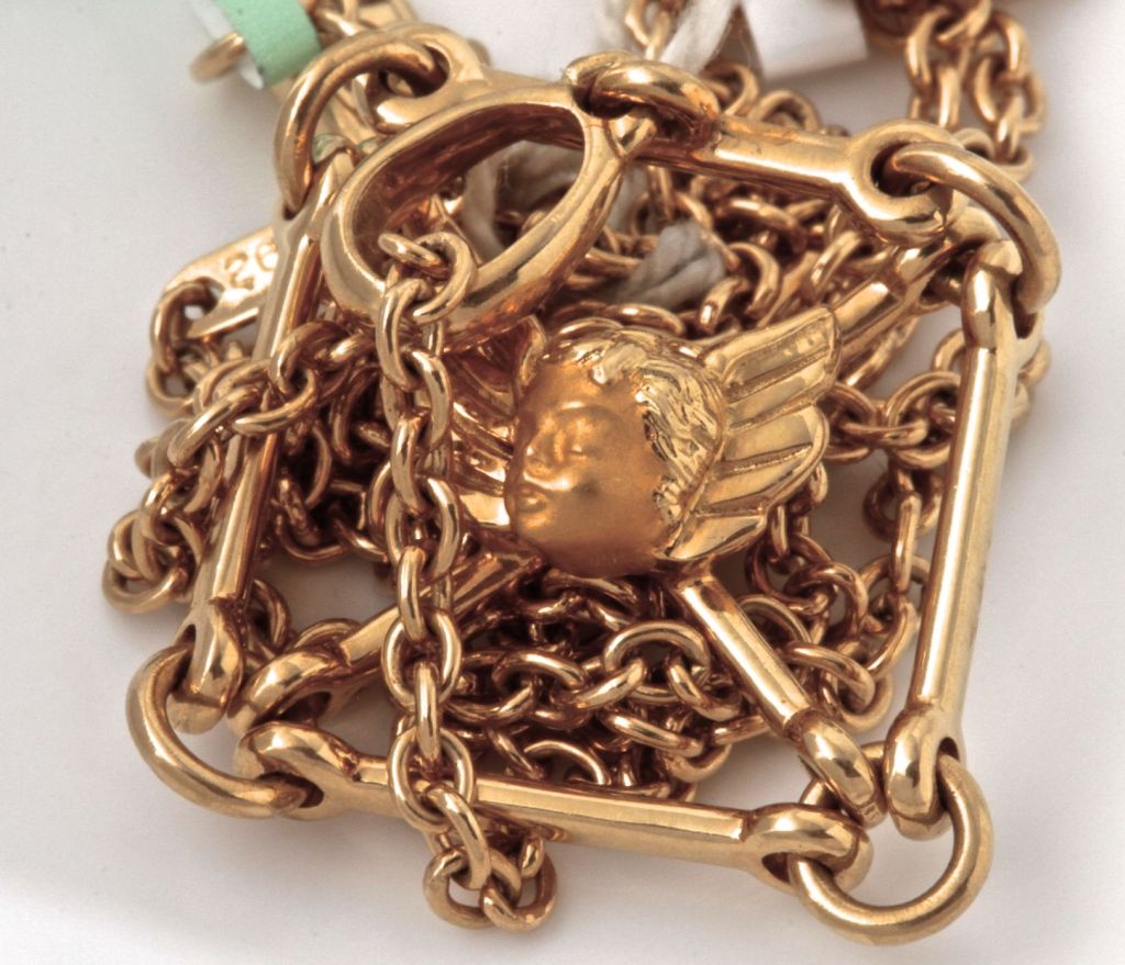 CARRERA Y CARRERA Gold Framed Cherub Necklace For Sale 1