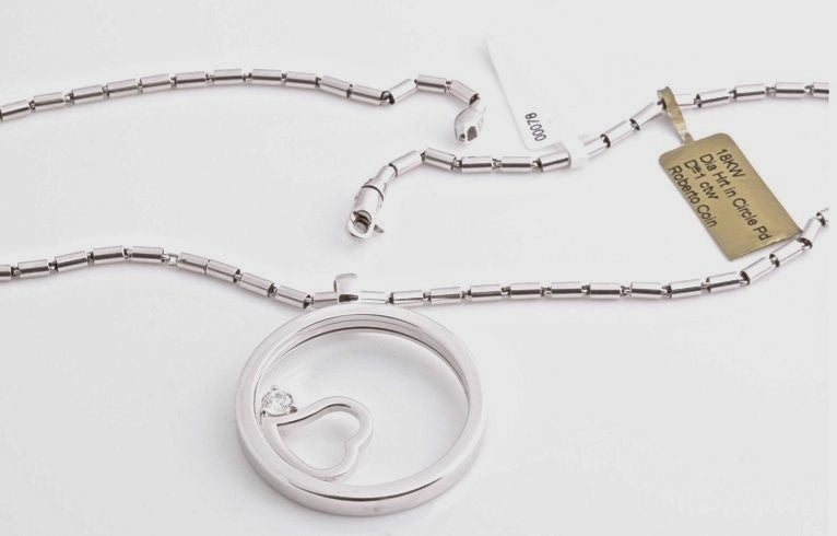 Contemporary ROBERTO COIN Diamond Gold Circle Heart Necklace For Sale