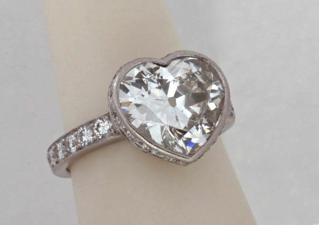 4.16 Heart-Diamond Platinum Ring In New Condition For Sale In Los Angeles, CA