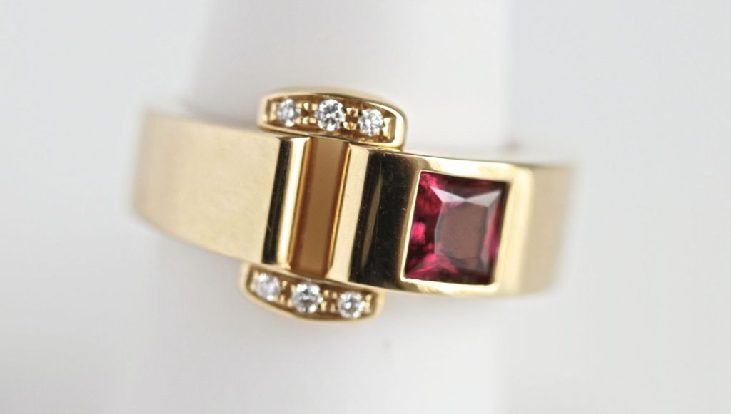 The square pink tourmaline stone and diamonds and yellow gold play so well together in this gorgeous design from Piaget. It is NEW, NEVER WORN and it will come in the gorgeous ring boxes you see in the photos. This is the very definition of a