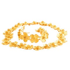 TIFFANY & Co Yellow Gold Dogwood Necklace and Bracelet Set