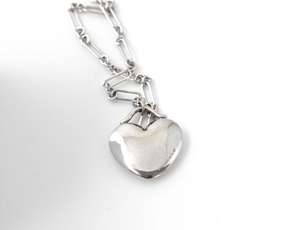 Contemporary TIFFANY & CO. Diamond White Gold Heart Necklace For Sale