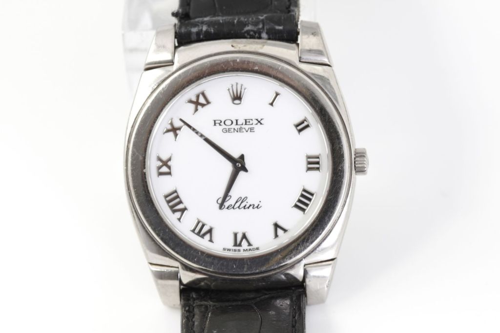 Visit MatterLA.com for more jewelry and accessories.

This is a classic, masculine watch from 2001. It's in really good shape. This is a man's watch, but I know lots of women who would wear it. Matter LA will guarantee it for one year from the