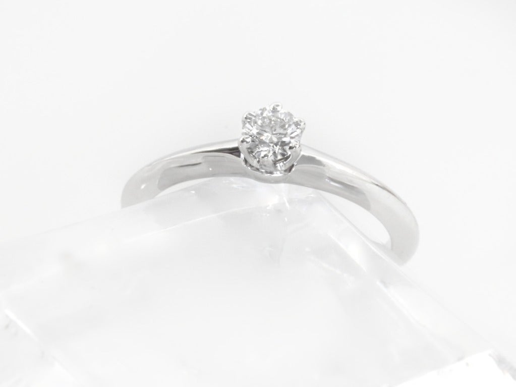 TIFFANY & CO. Platinum Diamond Engagement Ring In Excellent Condition For Sale In Los Angeles, CA