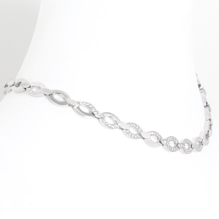Cartier diamond necklace is comprised of diamond and white gold elipse-shaped links. Adaptable for day to evening wear.
WEIGHT: 76.2 grams

LENGTH: 42 cm

WIDTH: .9 cm

METAL: 18k White Gold

DIAMOND WEIGHT: 2.95 carats

DIAMOND