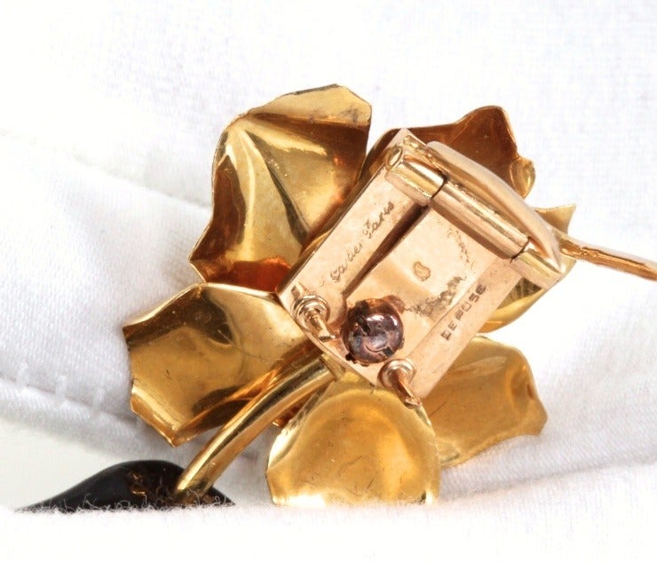 Women's CARTIER 1930s Diamond Gold Platinum Coral Hand Flower Brooch For Sale