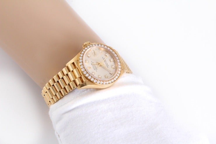 Rolex Lady's Yellow Gold and Diamond Datejust Wristwatch In Excellent Condition In Los Angeles, CA