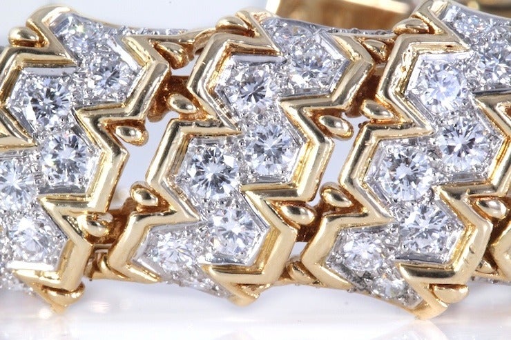 Diamond and Gold Bracelet In Excellent Condition For Sale In Los Angeles, CA