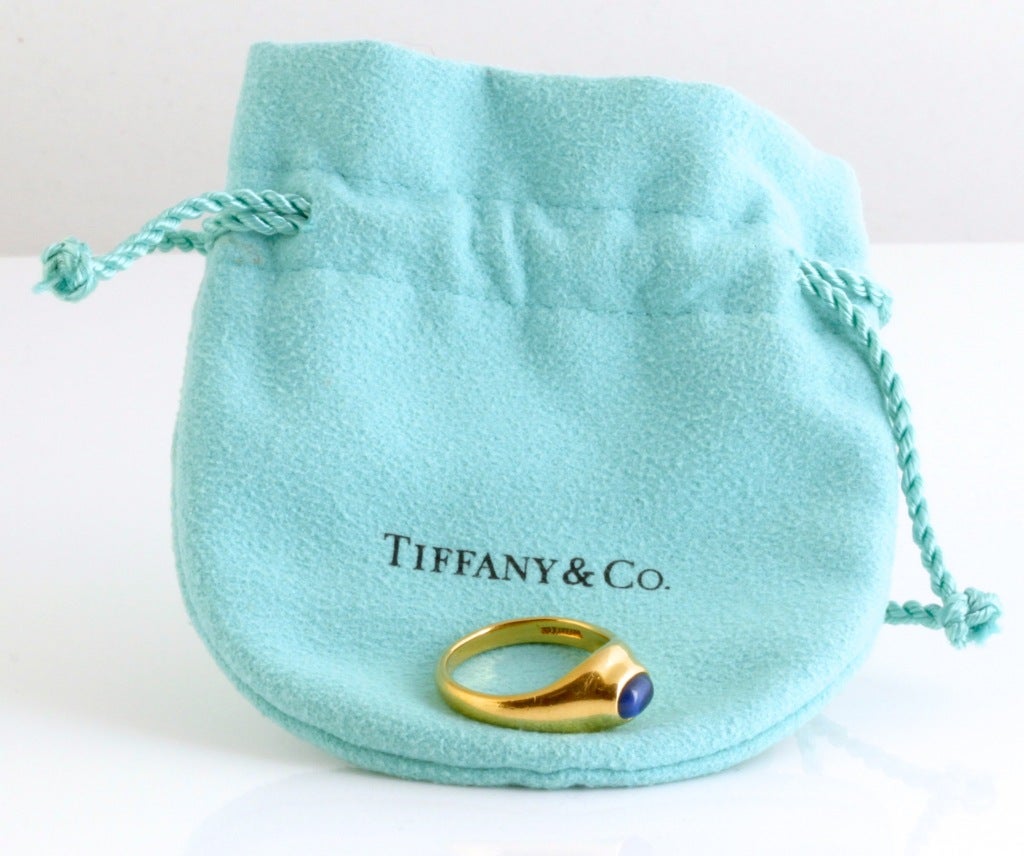 Visit MatterLA.com for more jewelry and accessories.

Simple and elegant. A perfect little ring.

WEIGHT: 5.6 Grams

METAL: 18k Yellow Gold

SIZE: 6 (Can be re-sized).

STAMPS: 