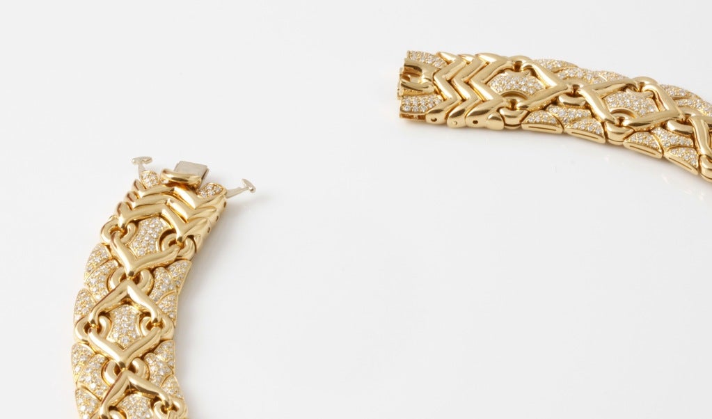 BULGARI ''TRIKA'' Halskette aus Diamanten und Gold im Angebot 1