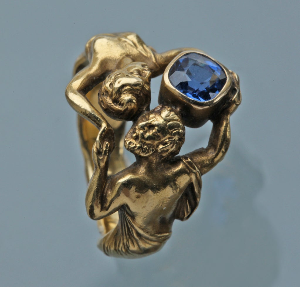 'Zeus & Hera' An enchanting Art Nouveau ring suitable for an engagement. 
Literature: cf. The Paris Salons 1895-1914, Jewellery, The Designers A-K, p. 165
Dabault exhibited at the Universal Exposition, Paris, 1900