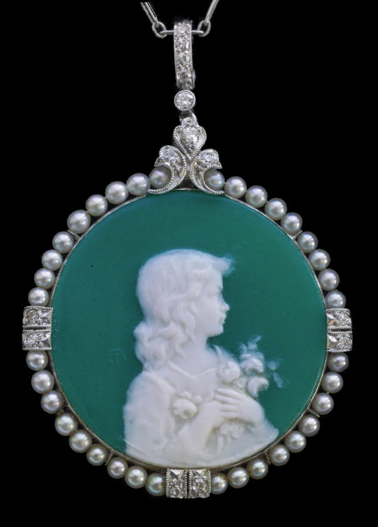 Edmond-Henri Becker Pendentif Belle Époque Pâte de Verre en platine, diamant et perle